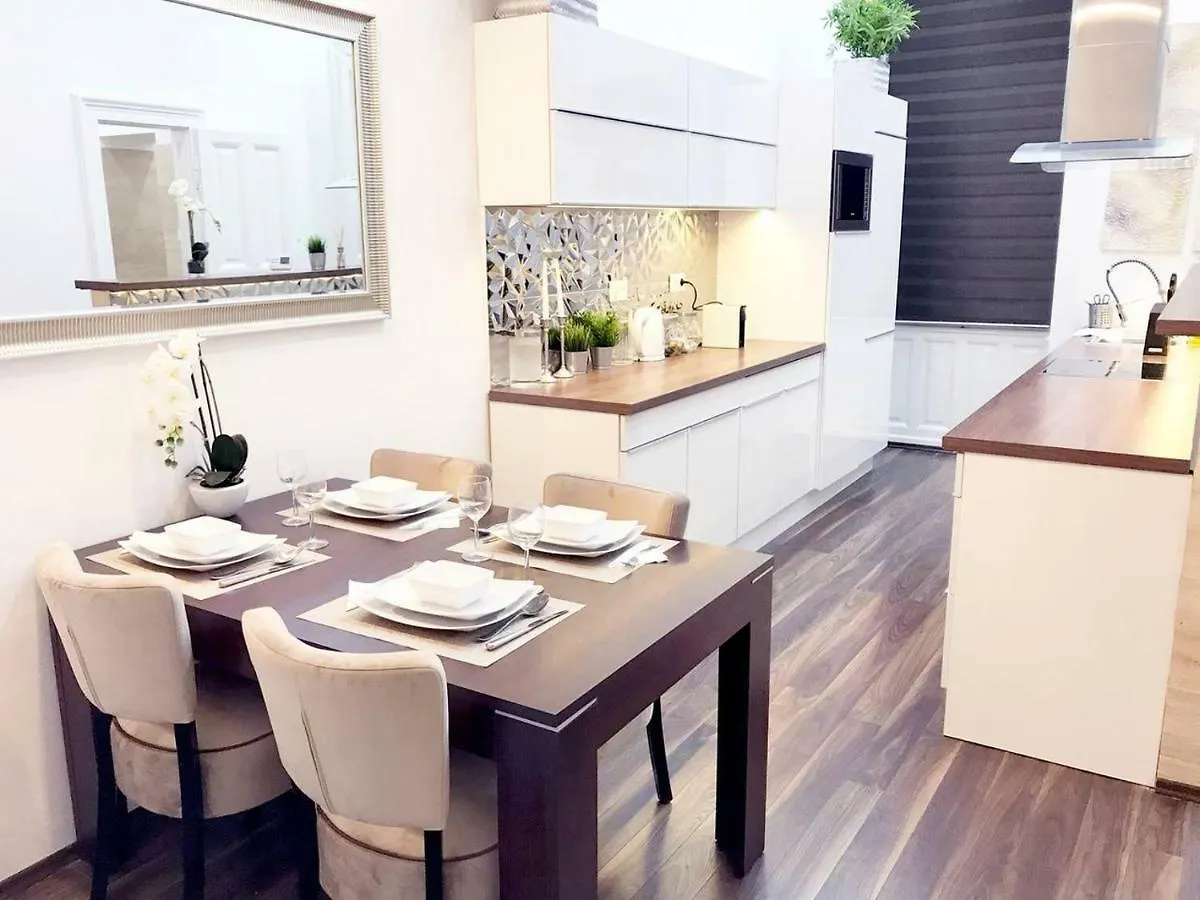 Appartement Grand Eliza 3Bedroom Luxury Apt At Blaha Boedapest