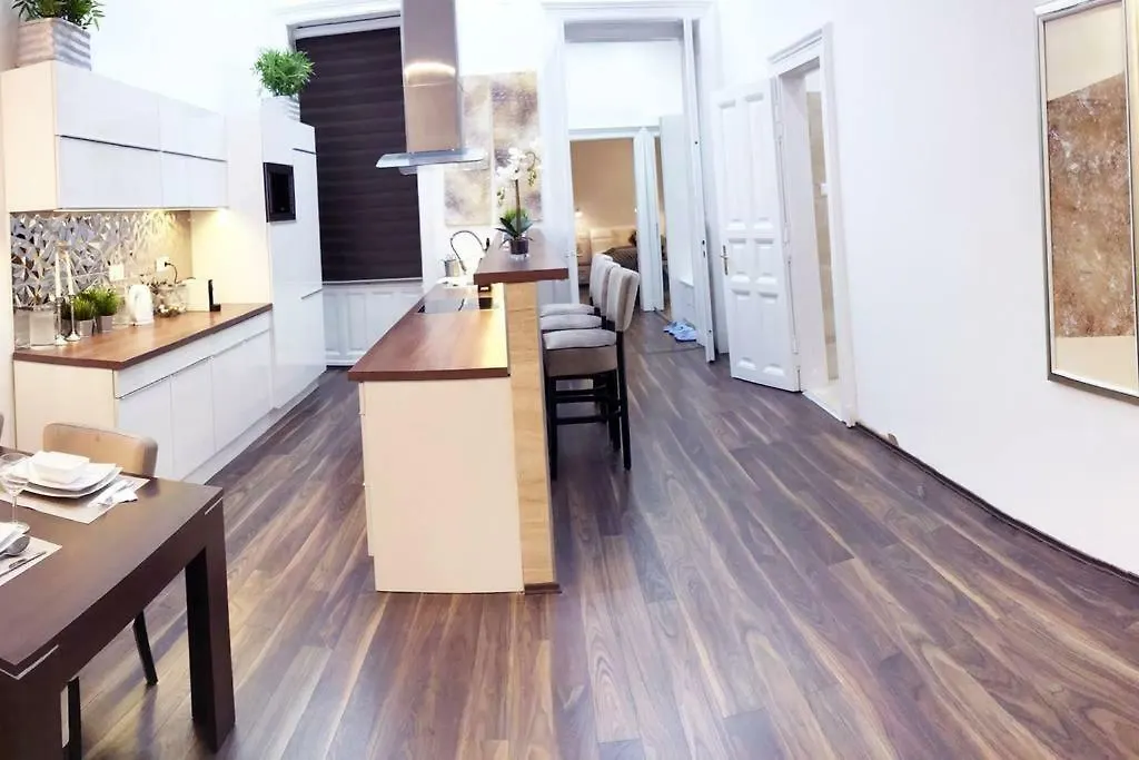 Apartment Grand Eliza 3Bedroom Luxury Apt At Blaha Budapest