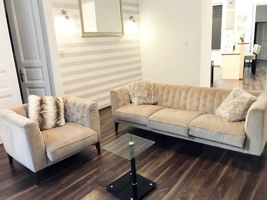 Grand Eliza 3Bedroom Luxury Apt At Blaha Budapest Hungary