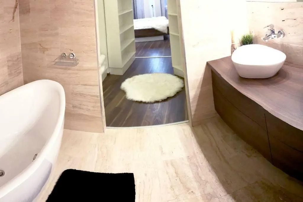 Grand Eliza 3Bedroom Luxury Apt At Blaha Budapest Apartment