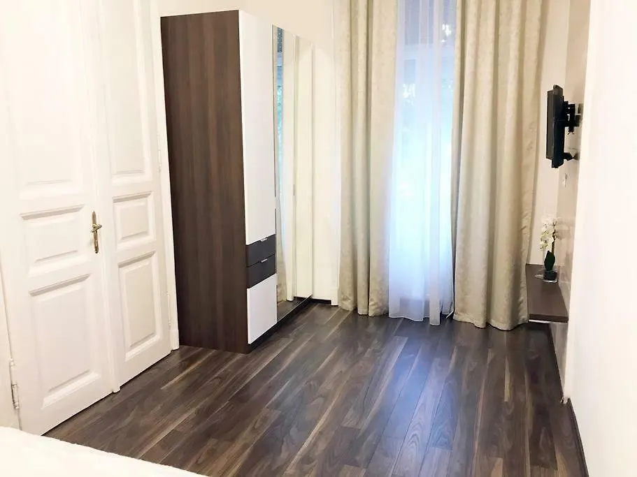 Apartment Grand Eliza 3Bedroom Luxury Apt At Blaha Budapest Hungary