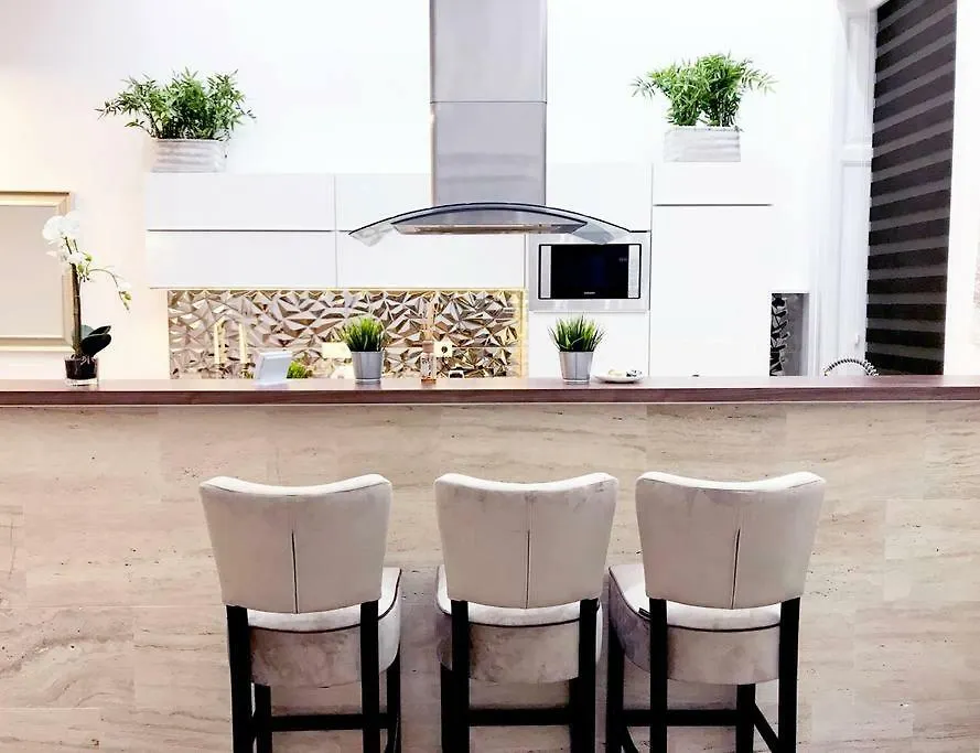 Grand Eliza 3Bedroom Luxury Apt At Blaha Budapest Apartment