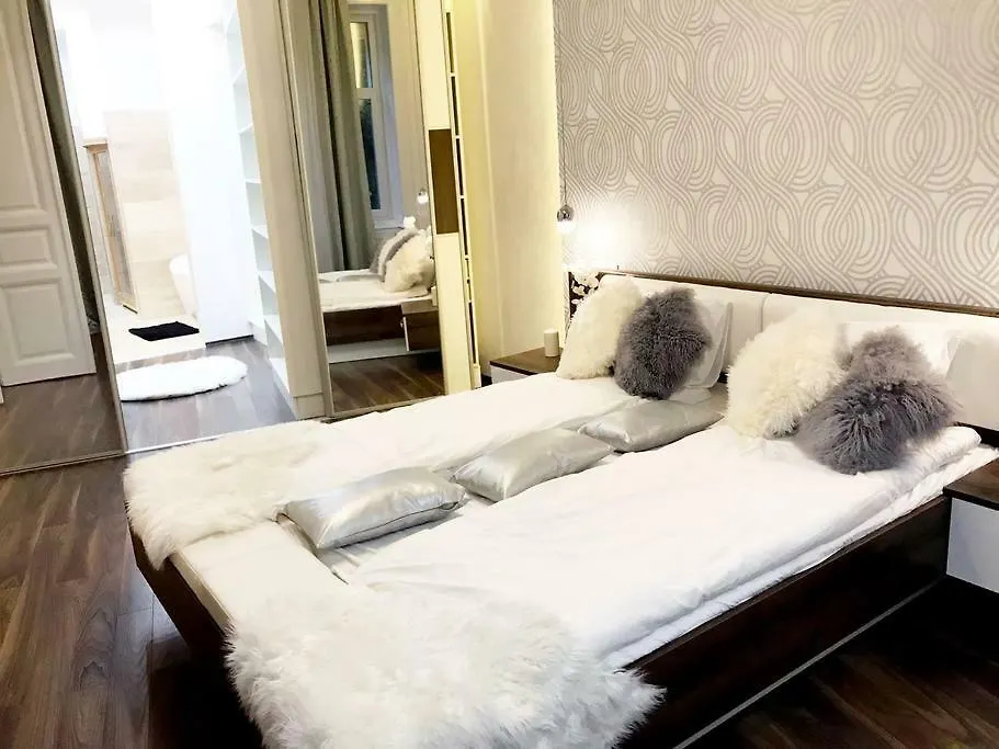 Apartment Grand Eliza 3Bedroom Luxury Apt At Blaha Budapest Hungary