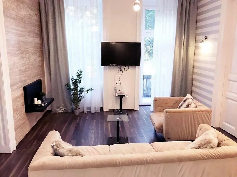 Grand Eliza 3Bedroom Luxury Apt At Blaha Budapest Apartment